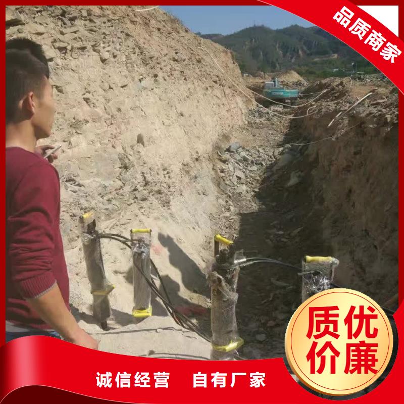 公路拓宽花岗岩劈裂机现场作业