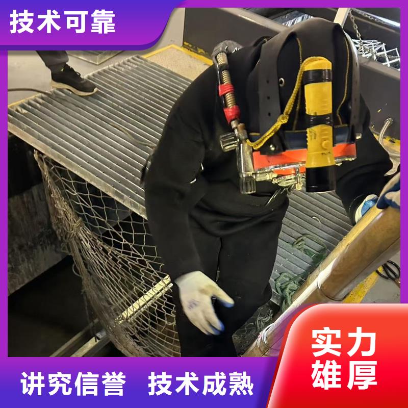 潛水作業(yè)水下打樁技術(shù)精湛