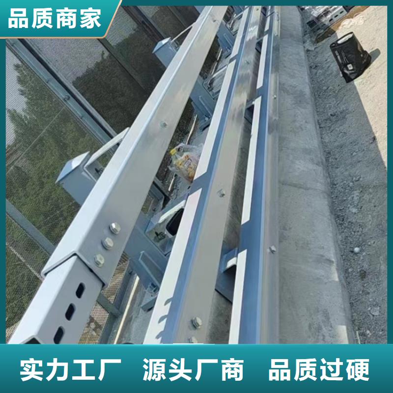 人行道不銹鋼燈箱護欄技術精湛