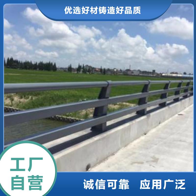 人行道欄桿線條優美