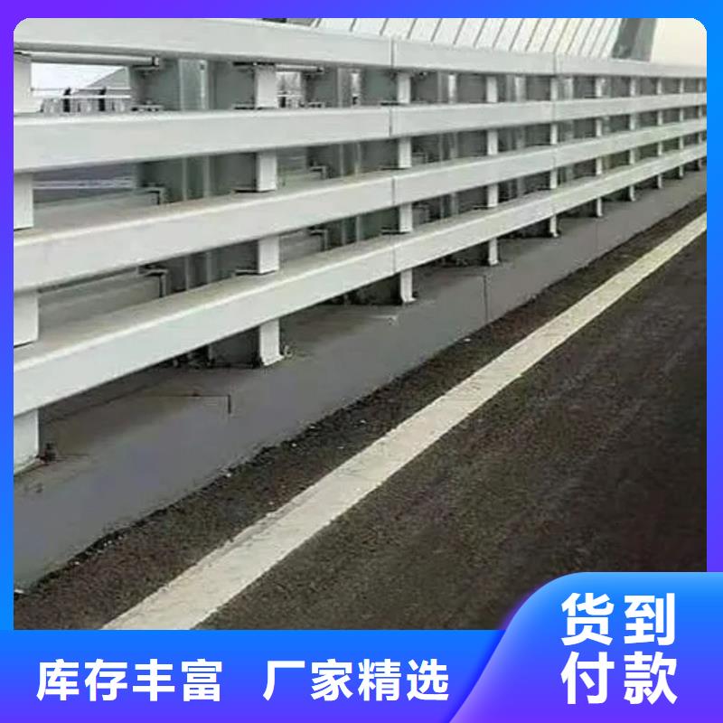 橋梁護欄線條優美