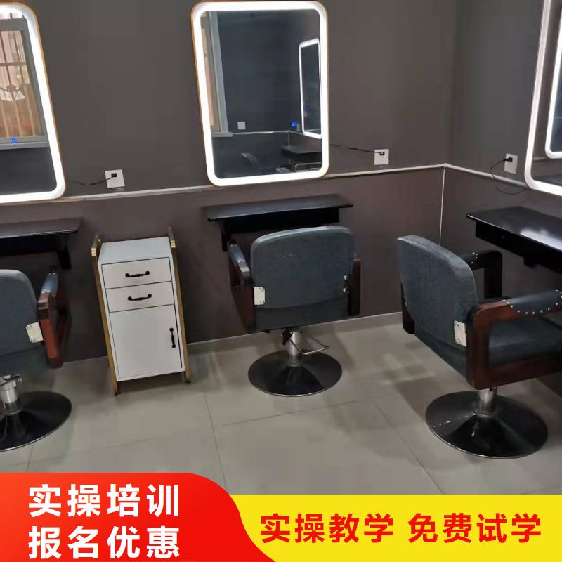 美發培訓學校學裝載機鏟車叉車學費多少錢師資力量強