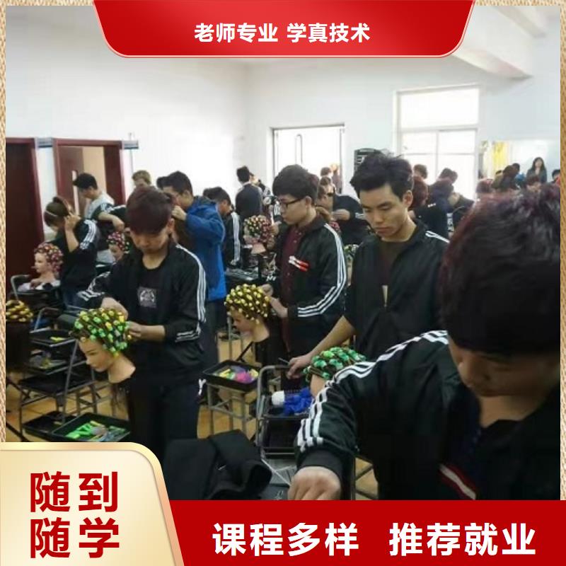 美發(fā)培訓(xùn)學(xué)校哪里能學(xué)挖掘機學(xué)真本領(lǐng)