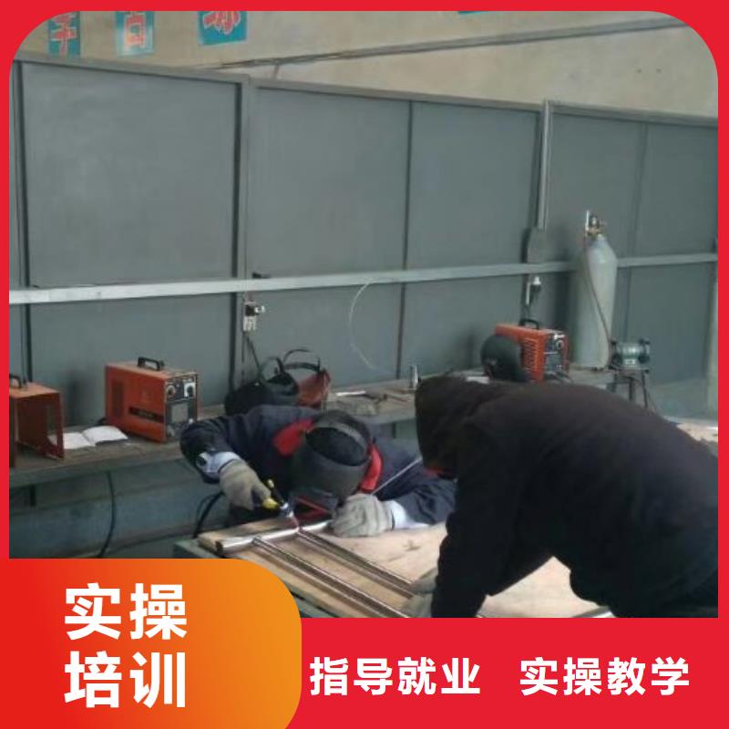 汽修培訓(xùn)學(xué)校挖掘機(jī)培訓(xùn)實(shí)操培訓(xùn)