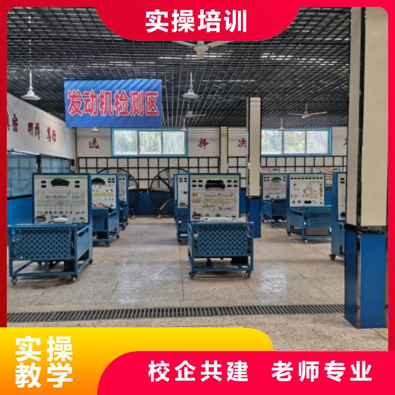 汽修培訓(xùn)學(xué)校挖掘機(jī)培訓(xùn)實(shí)操培訓(xùn)