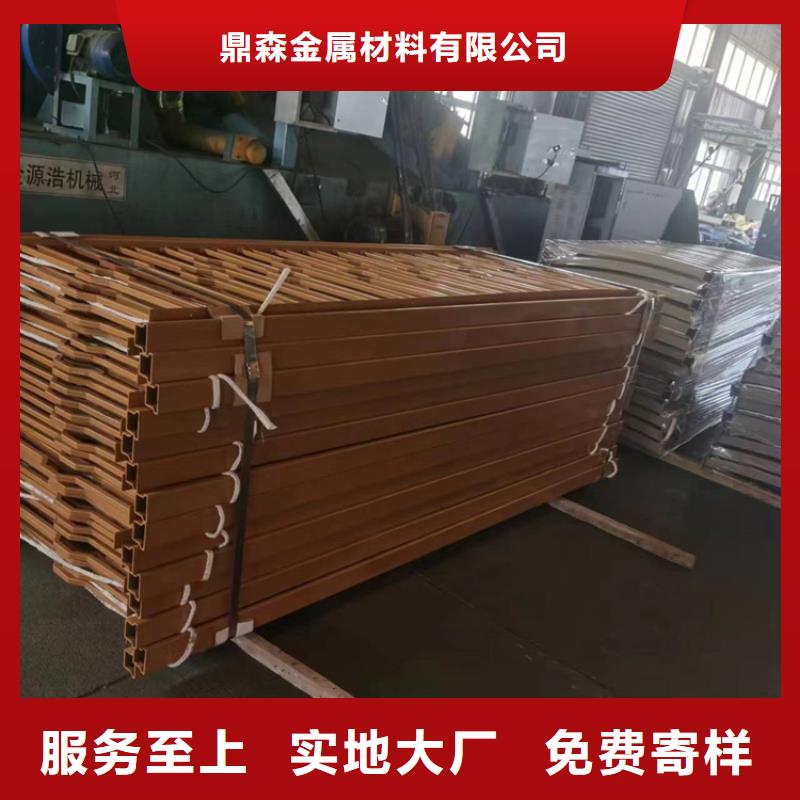 道路防撞護欄_不銹鋼欄桿現(xiàn)貨充裕